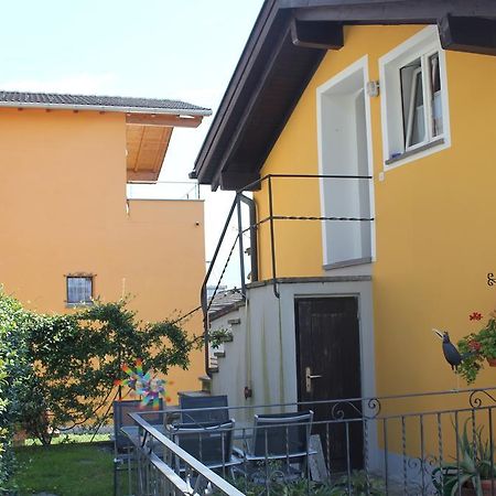 Casa Gialla Gordola Cameră foto