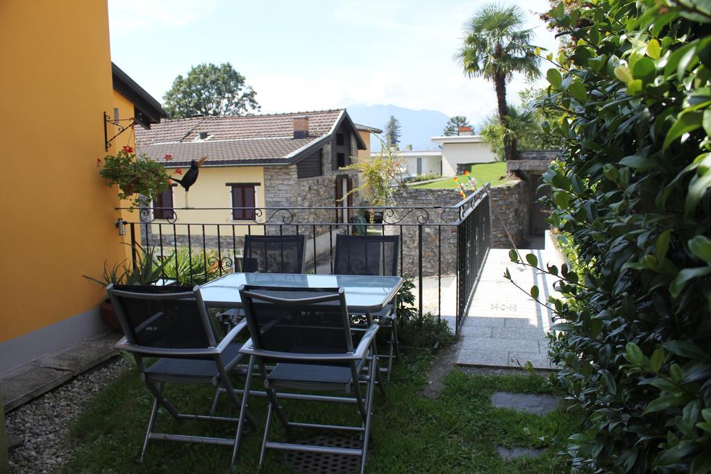 Casa Gialla Gordola Cameră foto